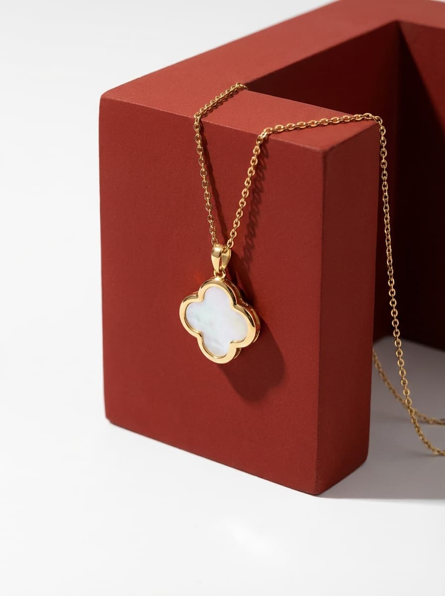 پلاک طلا مینیمال طرح ونکلیف سفید