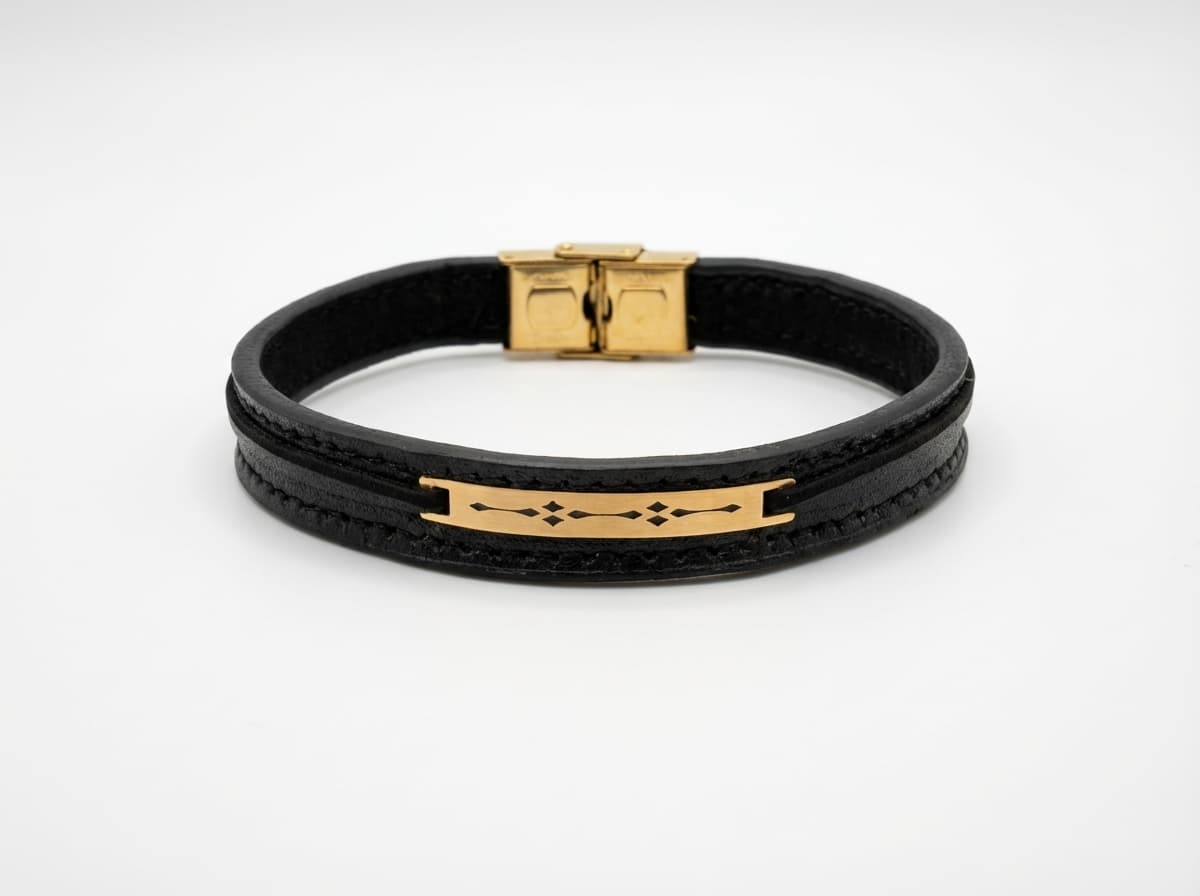 دستبند چرم دخترانه و پسرانه با پلاک طلا برند ماهلین